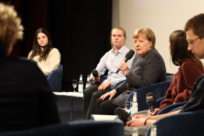 Filmvorführung und Diskussion mit Angela Merkel Januar 2025 Spiegel TV MDR